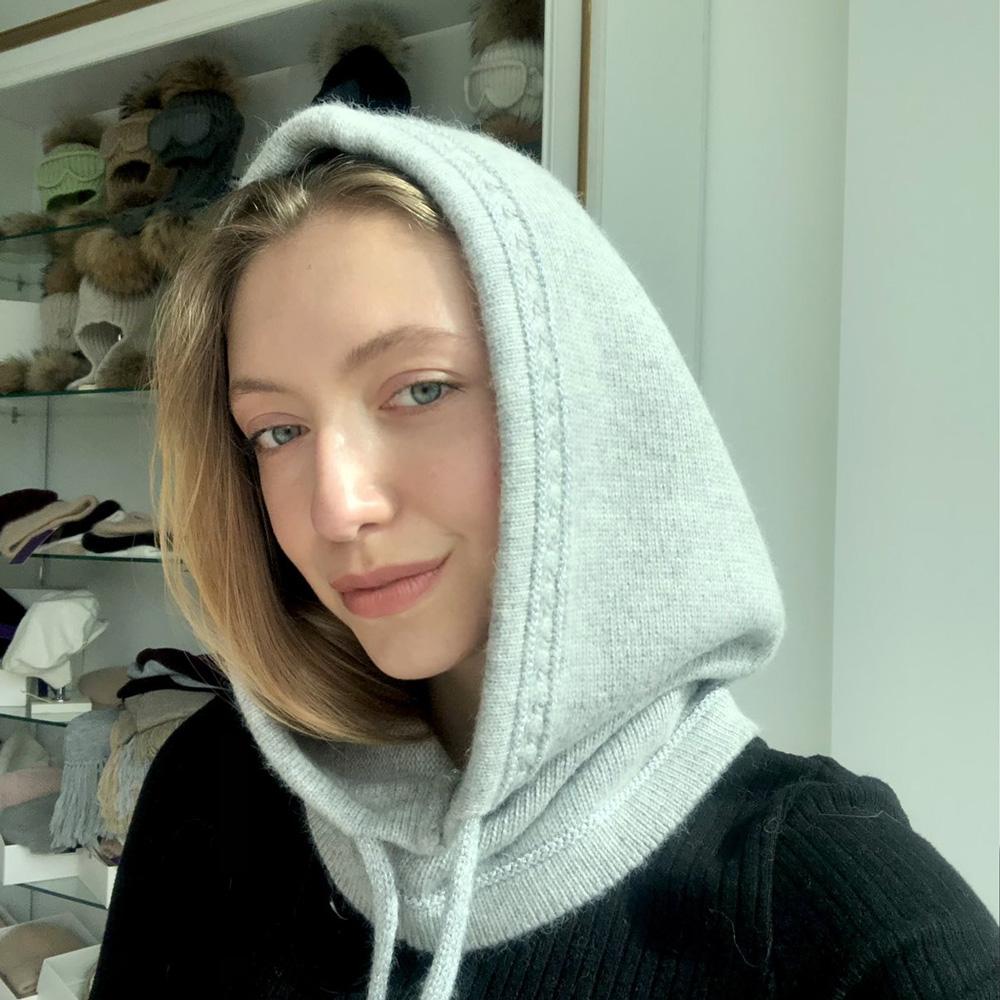 Стильный вязаный капор цвета с ассорт., Pompona