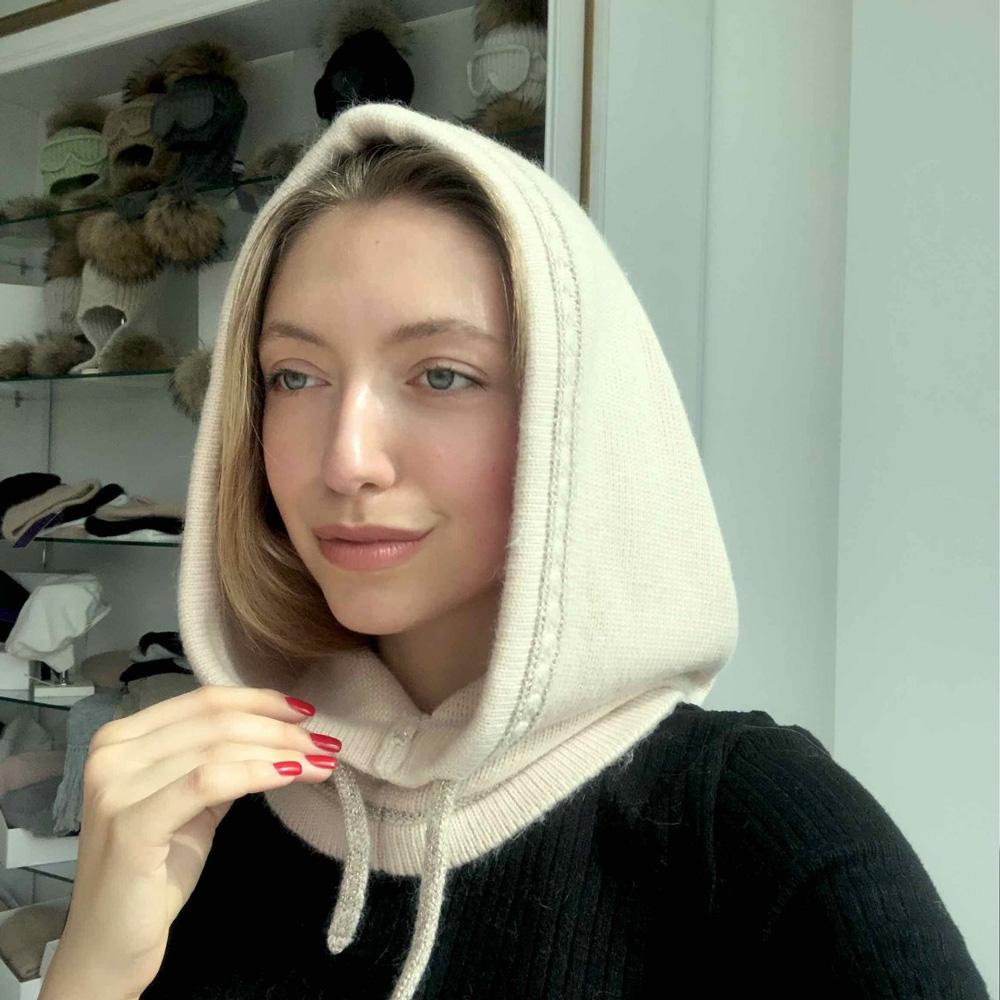 Стильный вязаный капор цвета с ассорт., Pompona