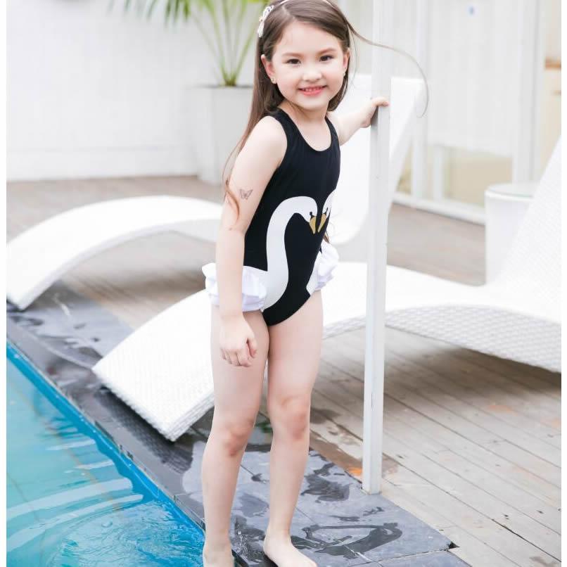 Детский купальный костюм (купальник+шапочка) для девочки, черно-белый (609220), MOMASONG
